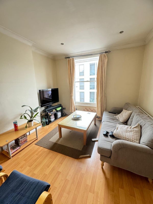 Room Russell Gardens in Greater London