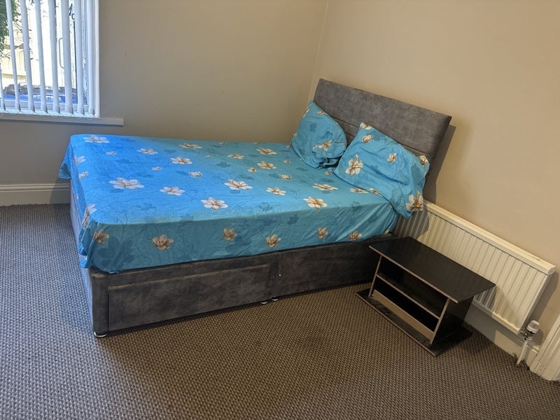 Room Lower Seedley Road in Salford