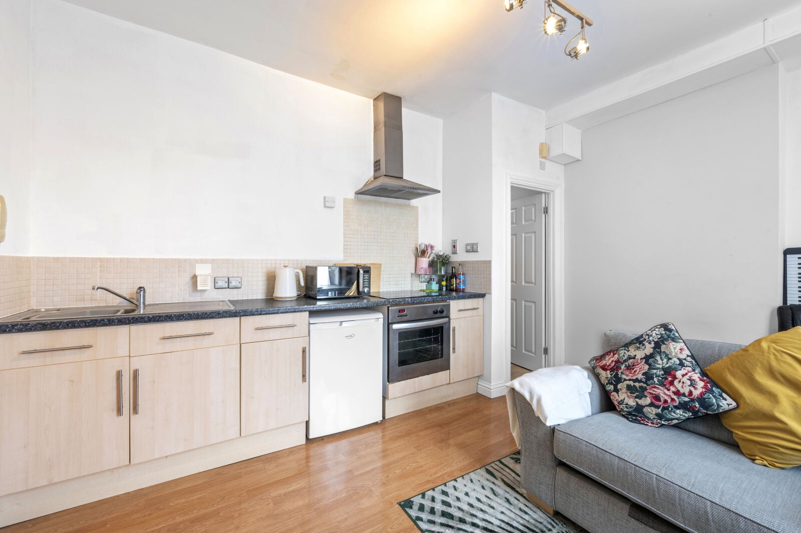 Flat Claremont Road in Greater London