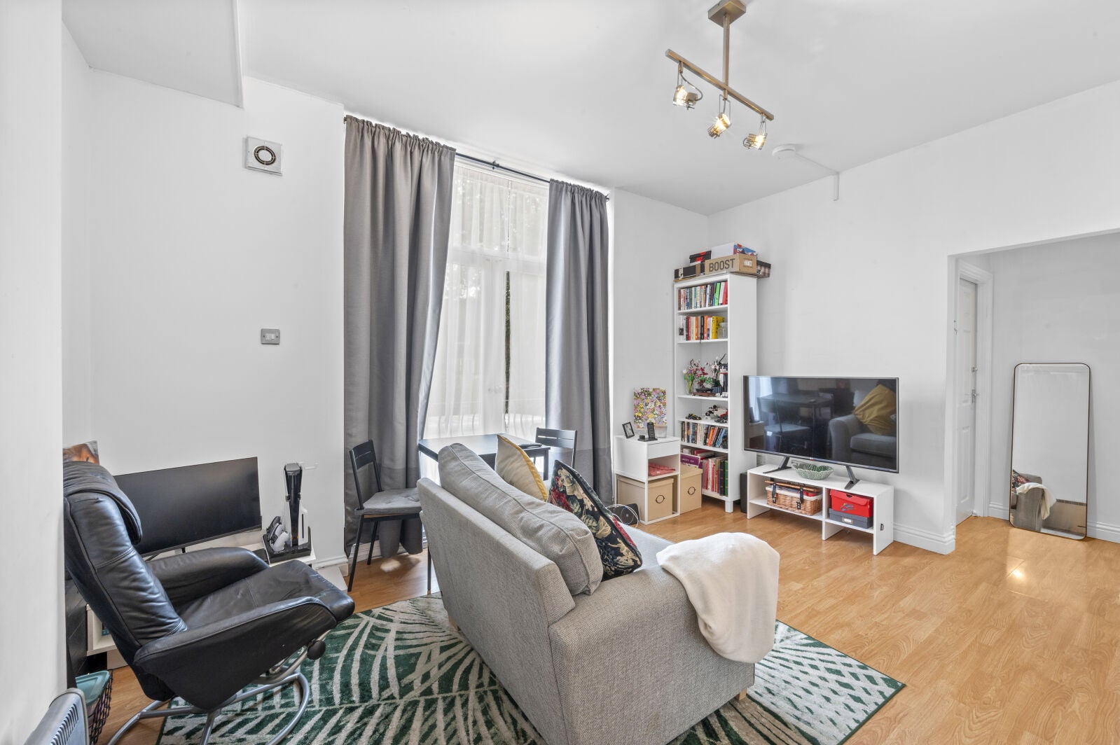 Flat Claremont Road in Greater London