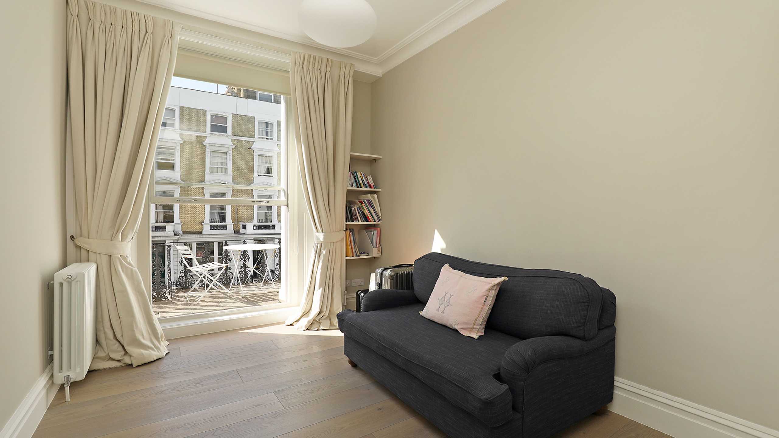 Flat Arundel Gardens in Greater London