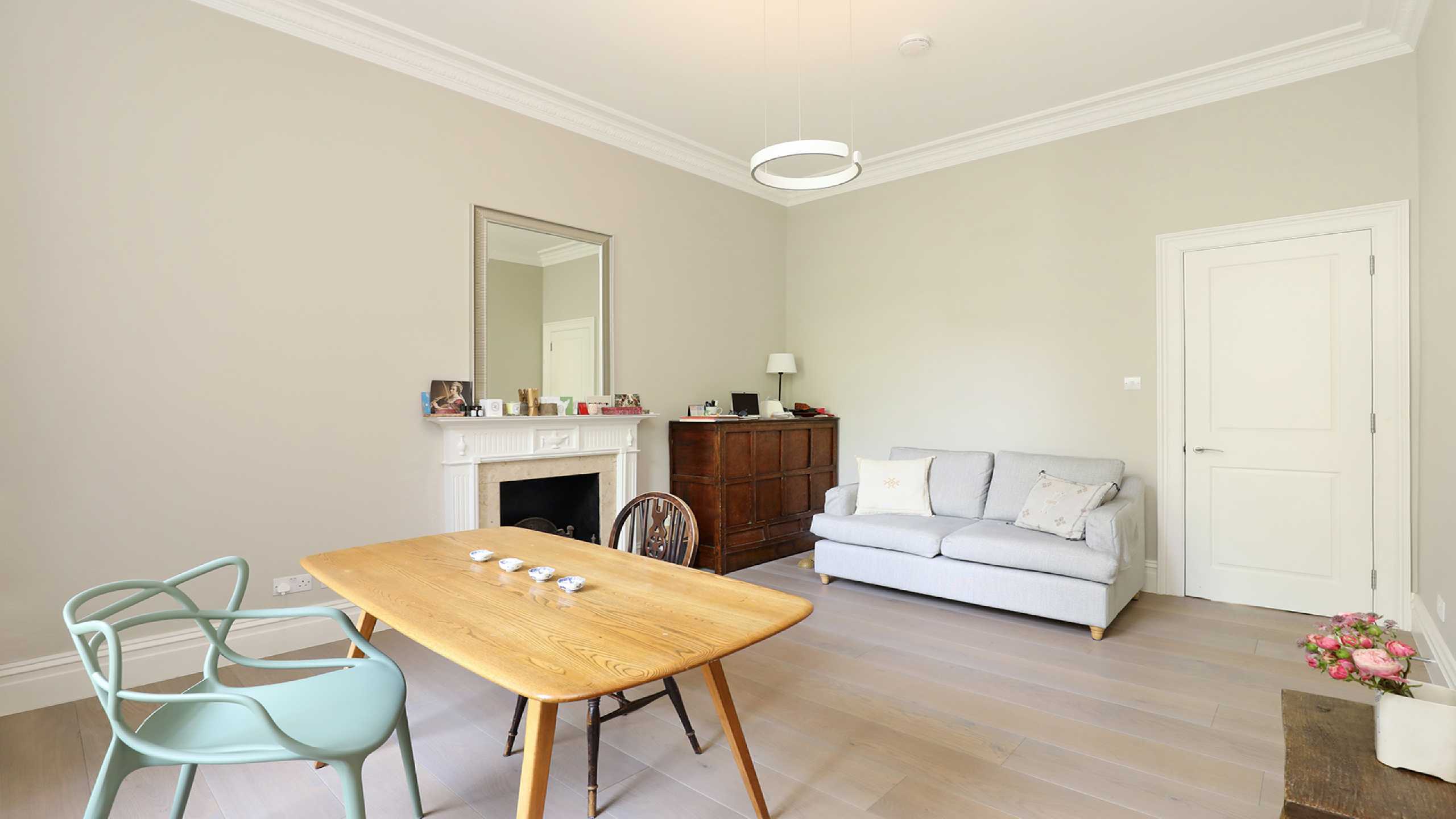 Flat Arundel Gardens in Greater London