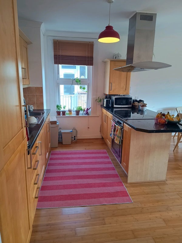Room Carnarvon Road in Greater London