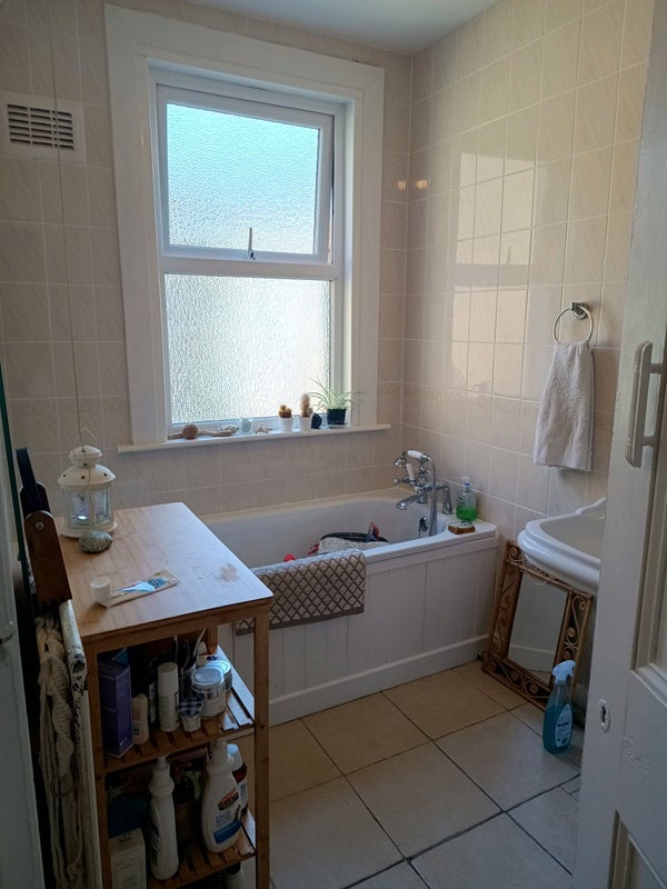 Room Carnarvon Road in Greater London