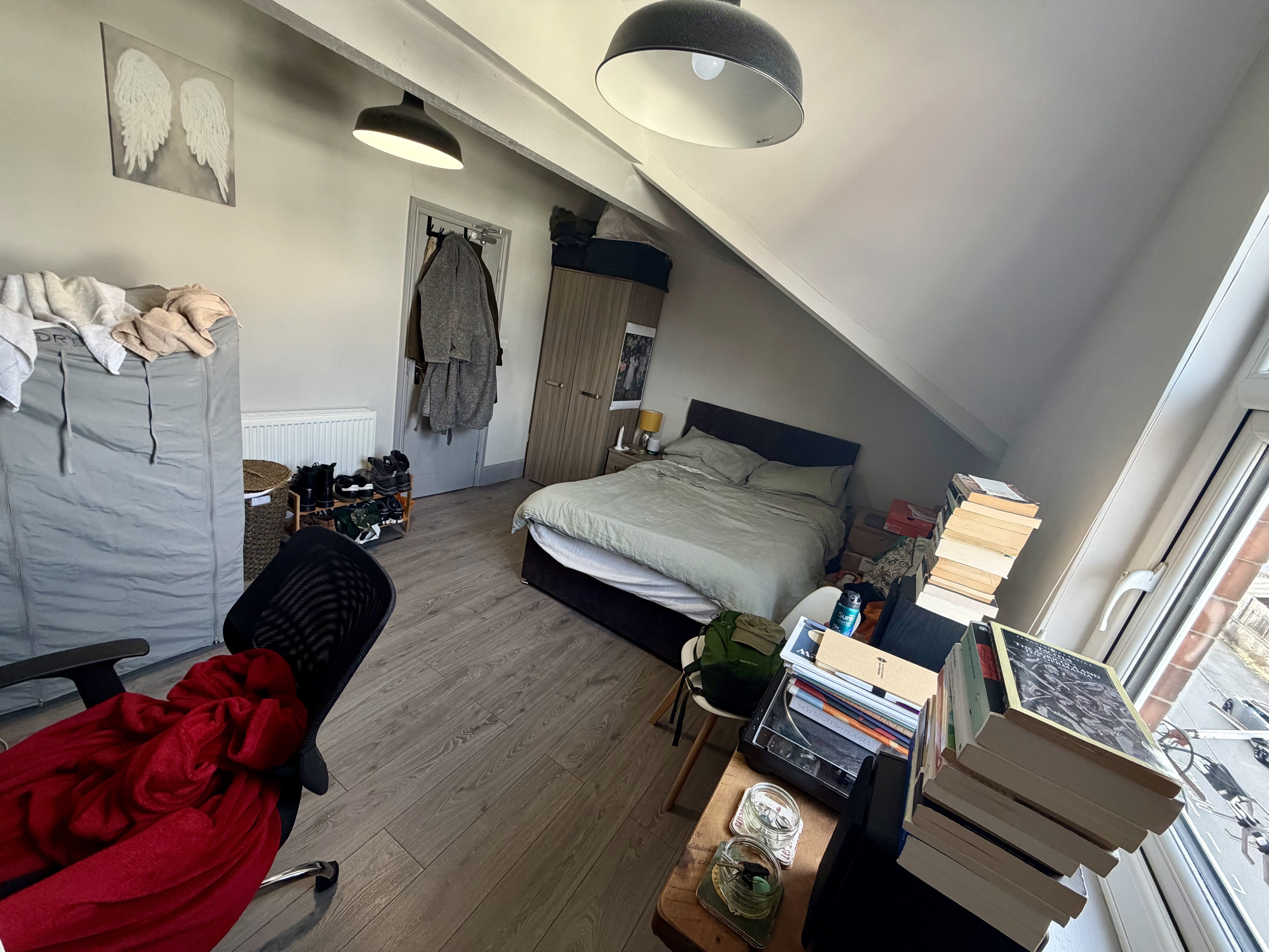 Room Clarendon Road in Manchester