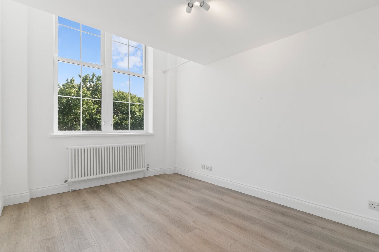 Flat Shillington Old School in Greater London