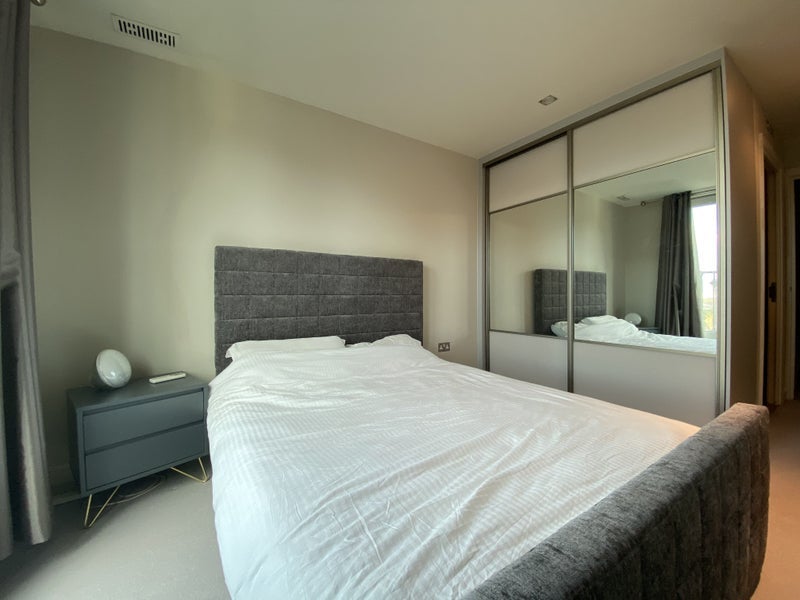 Flat Albert Embankment in Greater London