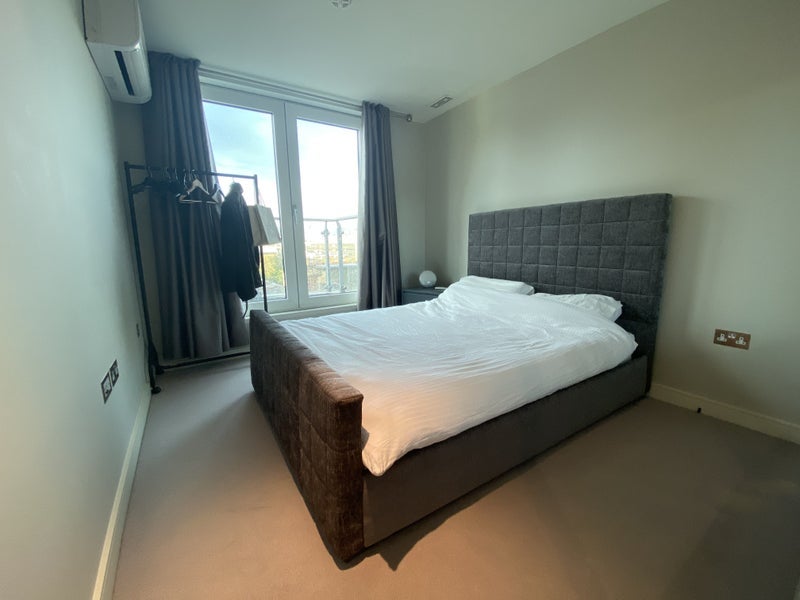 Flat Albert Embankment in Greater London