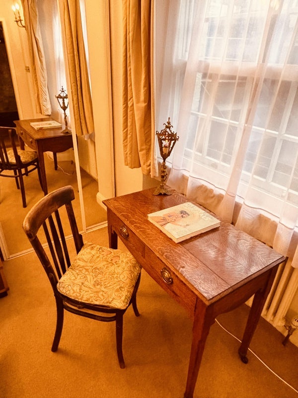 Flat College Grove in Greater London