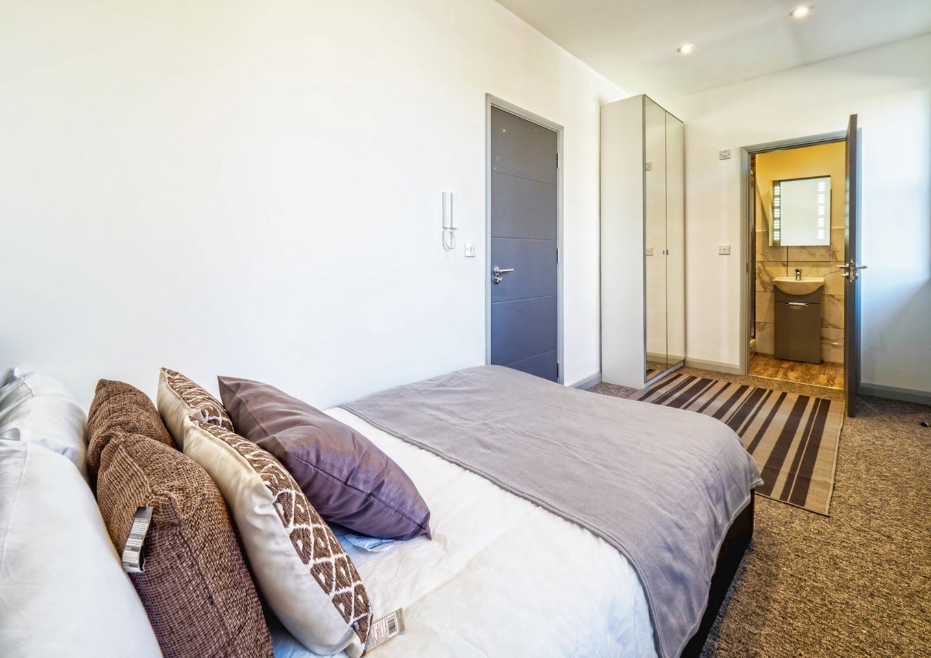 Room Market Street in Watford