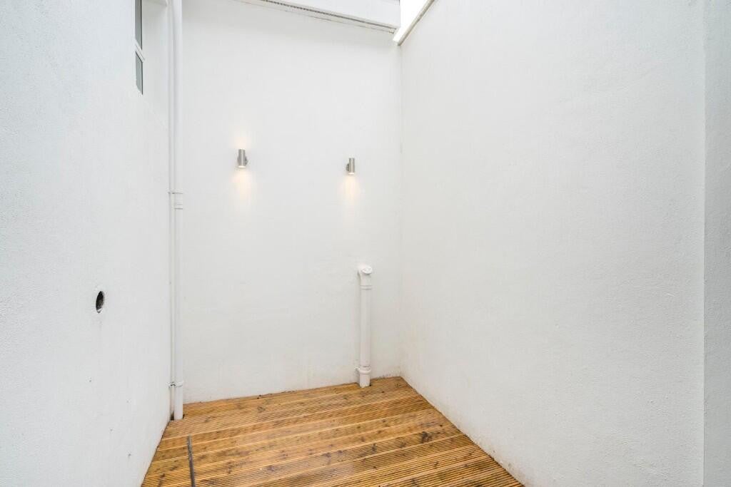 Flat Newick Road in Greater London