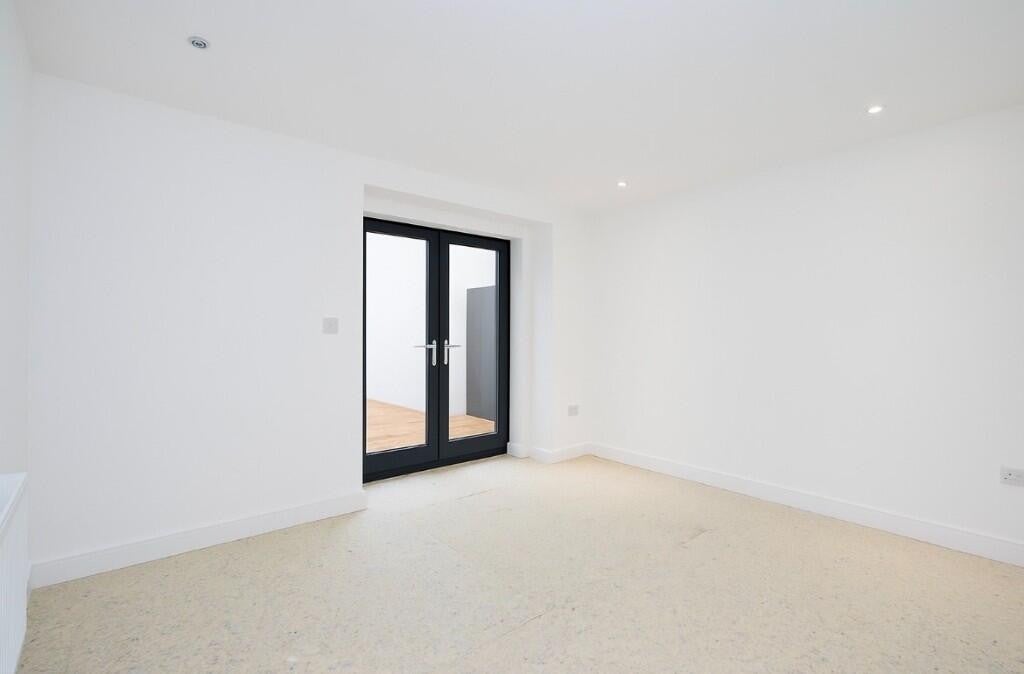 Flat Newick Road in Greater London