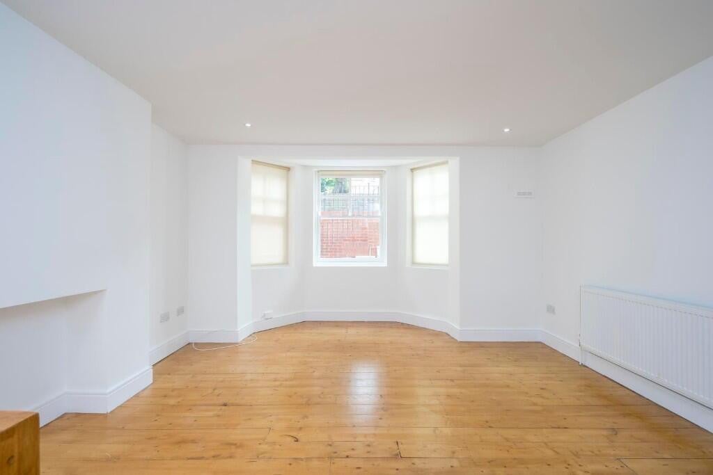 Flat Newick Road in Greater London
