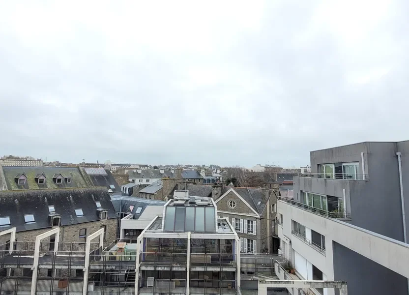 Flat Place de la Madeleine in Saint-Brieuc
