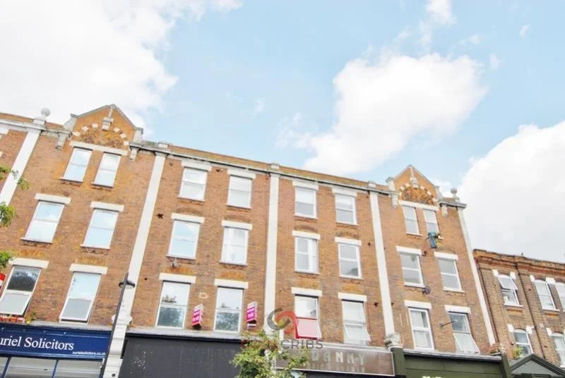 Flat Jackson Road in Greater London