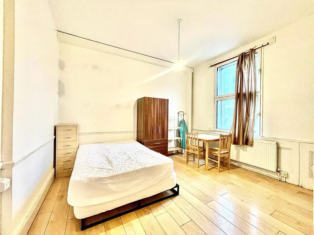 Flat Jackson Road in Greater London