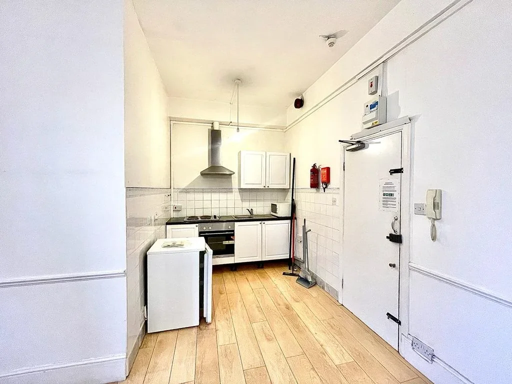 Flat Jackson Road in Greater London