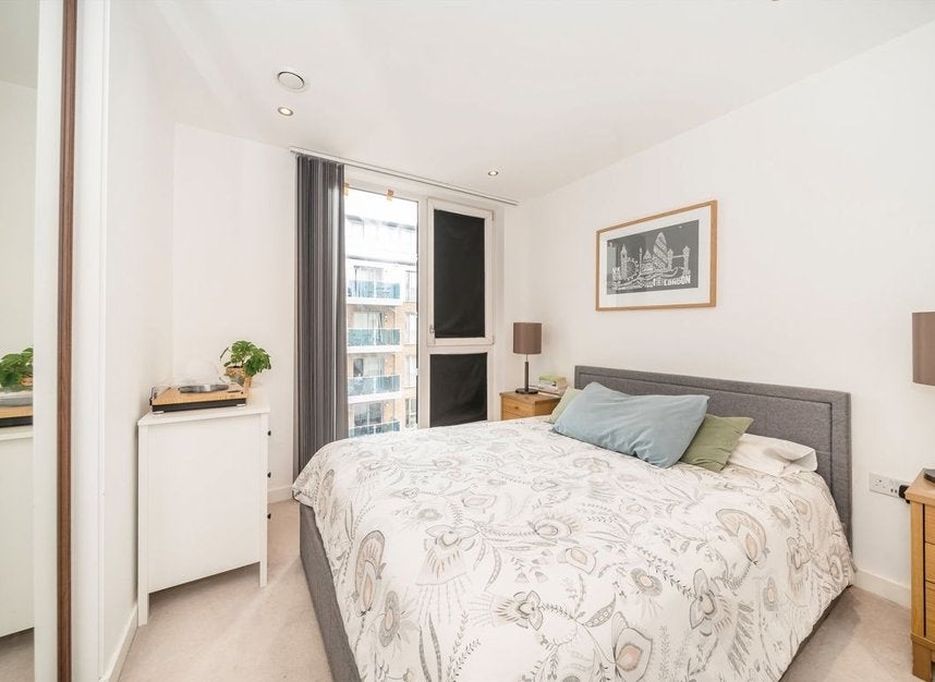 Flat Glenthorne Road in Greater London