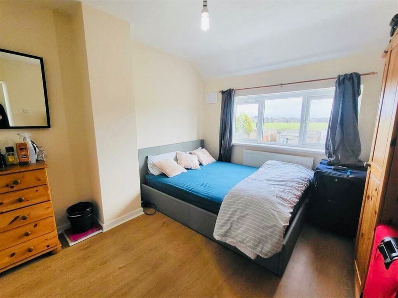 Room Aldridge Road in Birmingham