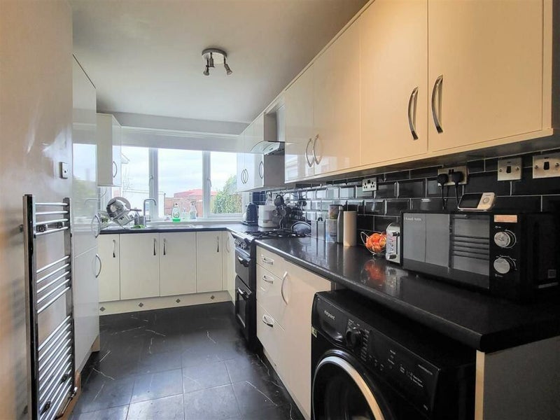 Room Aldridge Road in Birmingham