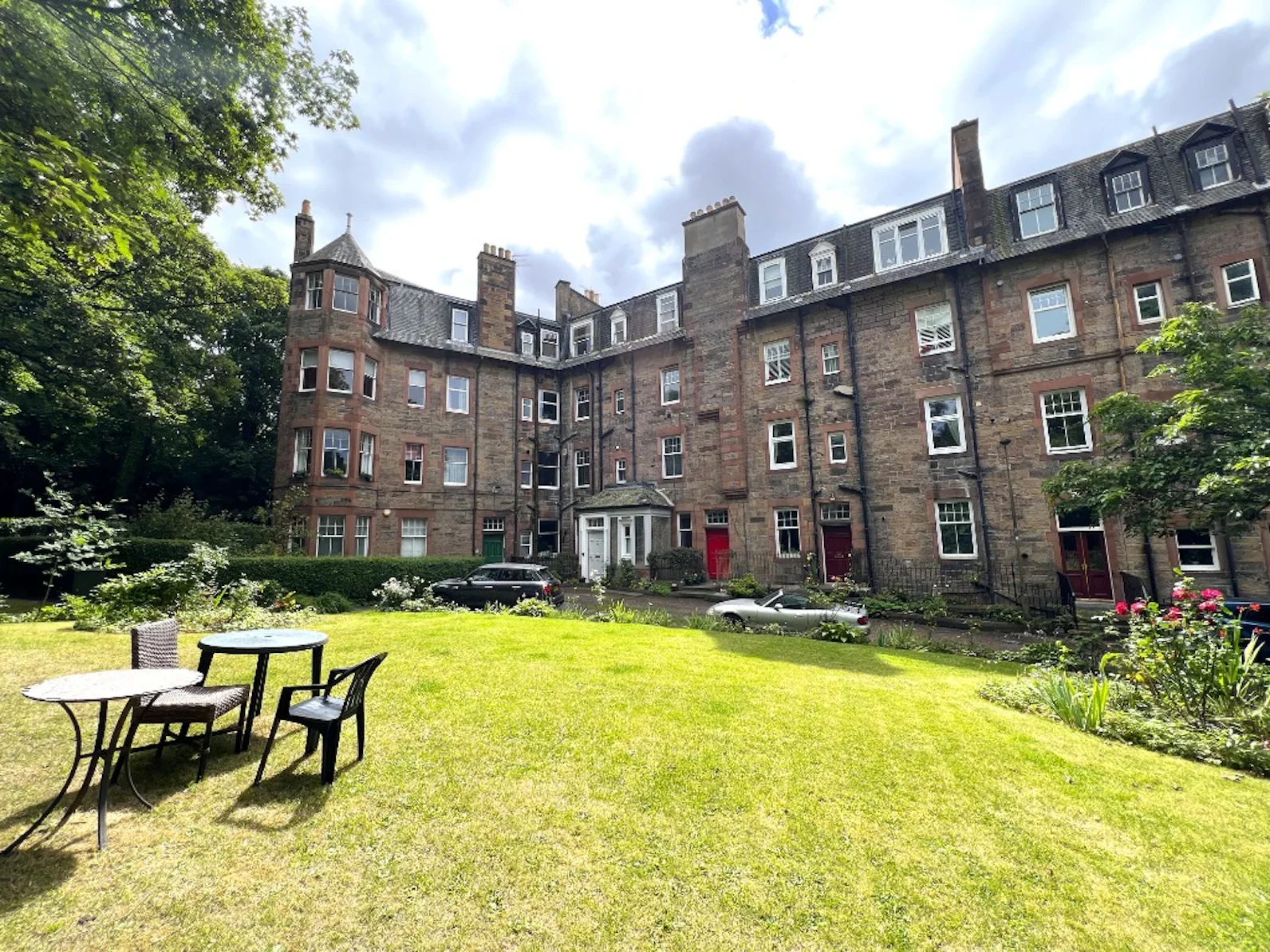 Flat Roseburn Terrace in City of Edinburgh