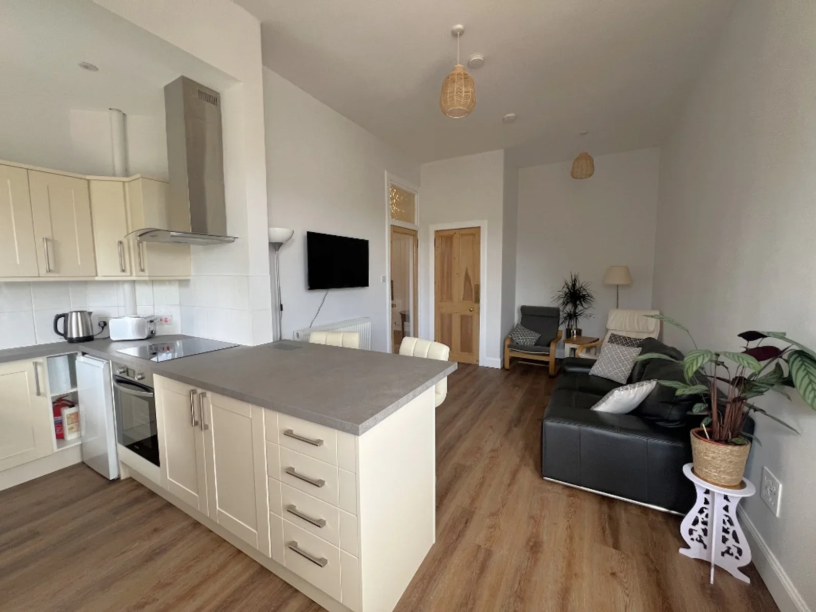 Flat Roseburn Terrace in City of Edinburgh