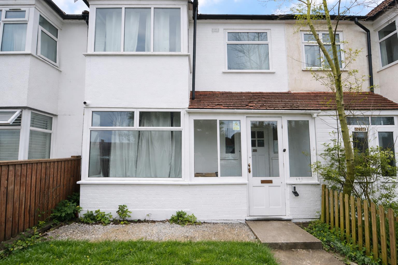 Flat North Circular Road in Greater London