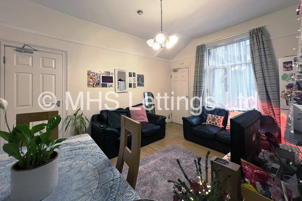 Room Bennett Road in Leeds