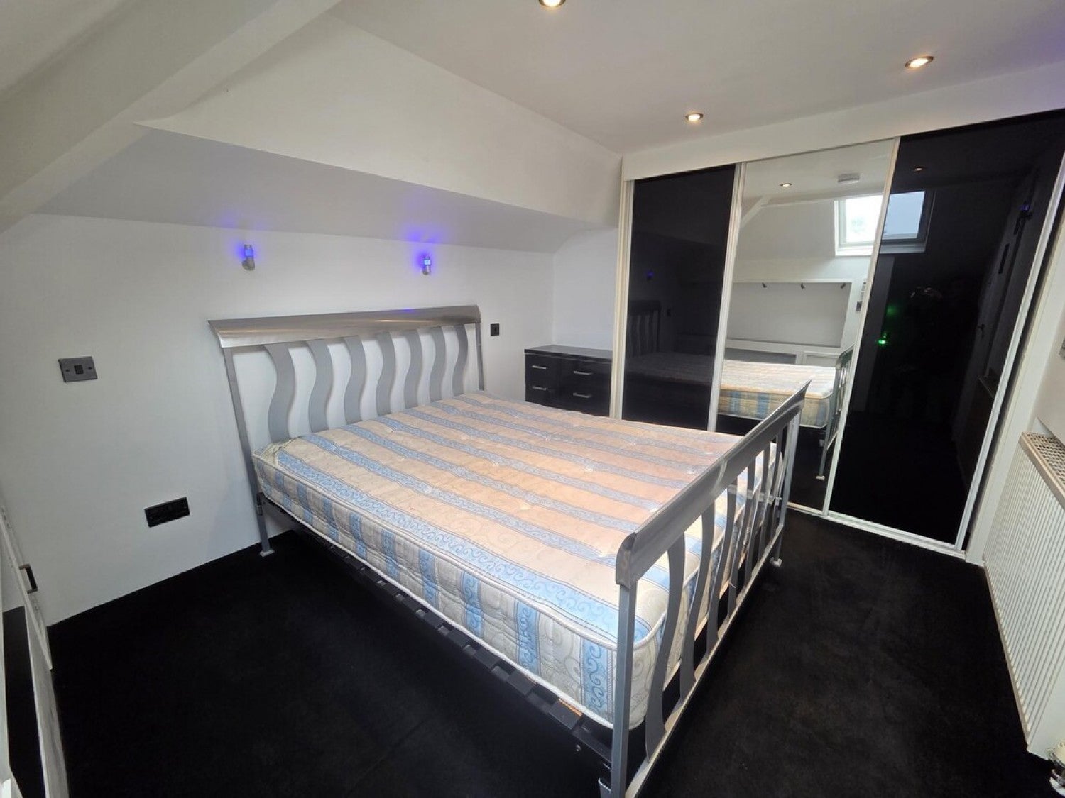 Flat Blackmoorfoot Road in Kirklees
