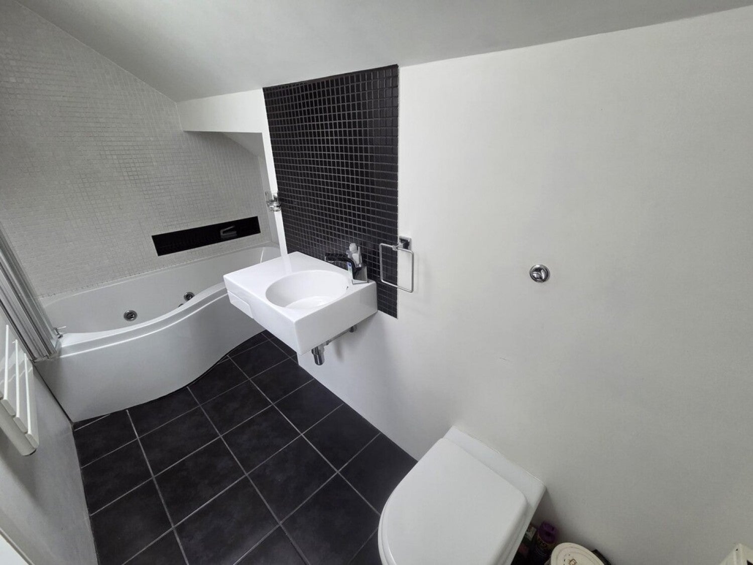 Flat Blackmoorfoot Road in Kirklees