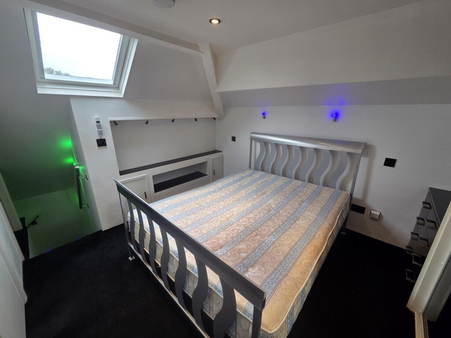 Flat Blackmoorfoot Road in Kirklees