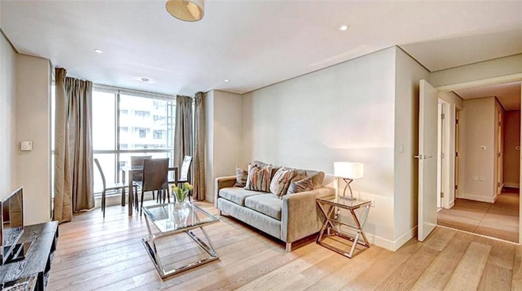 Flat Merchant Square in City of Westminster