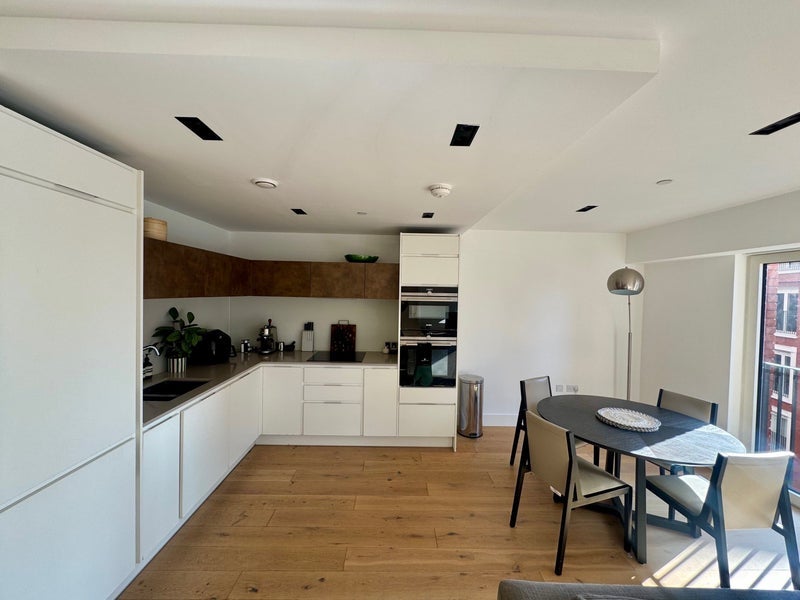 Flat Trenchold Street in Greater London
