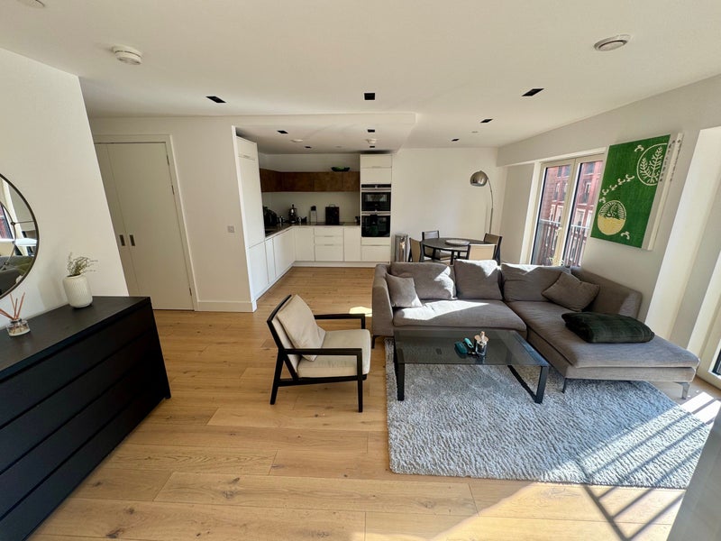 Flat Trenchold Street in Greater London