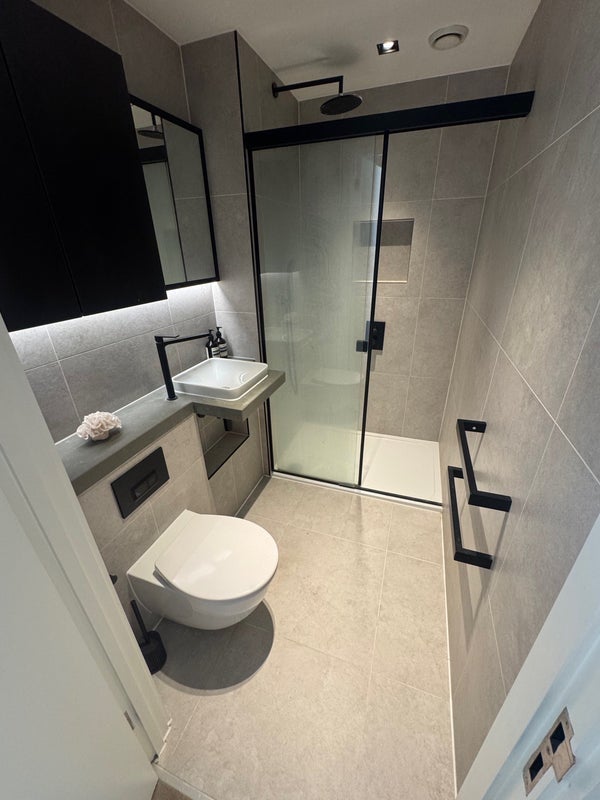 Flat Trenchold Street in Greater London