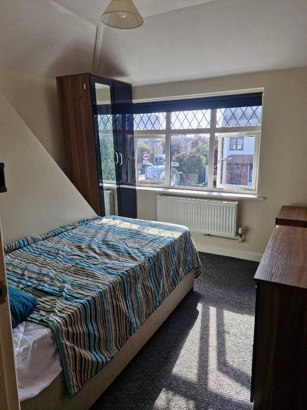 Room Foxcote Road in Bristol