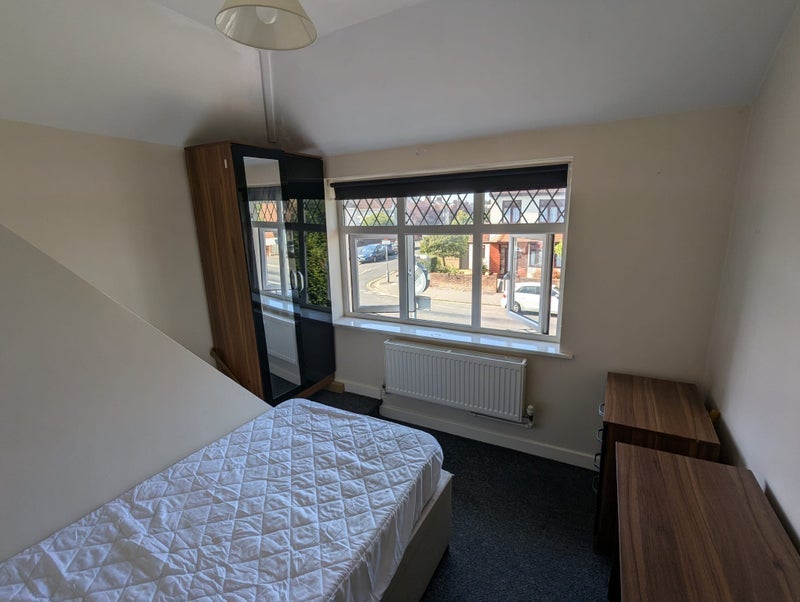 Room Foxcote Road in Bristol