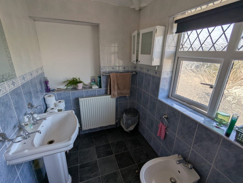 Room Foxcote Road in Bristol