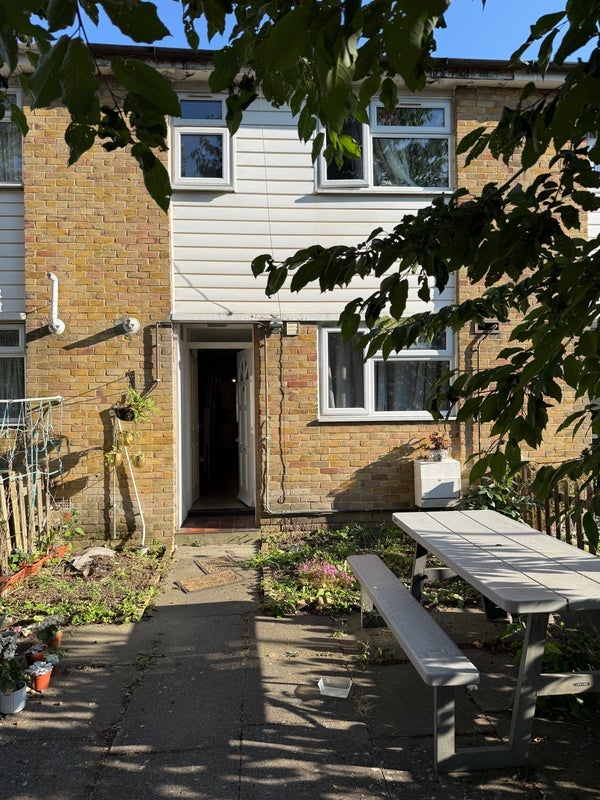 Room Commerce Road in Greater London