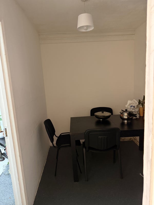 Room Commerce Road in Greater London