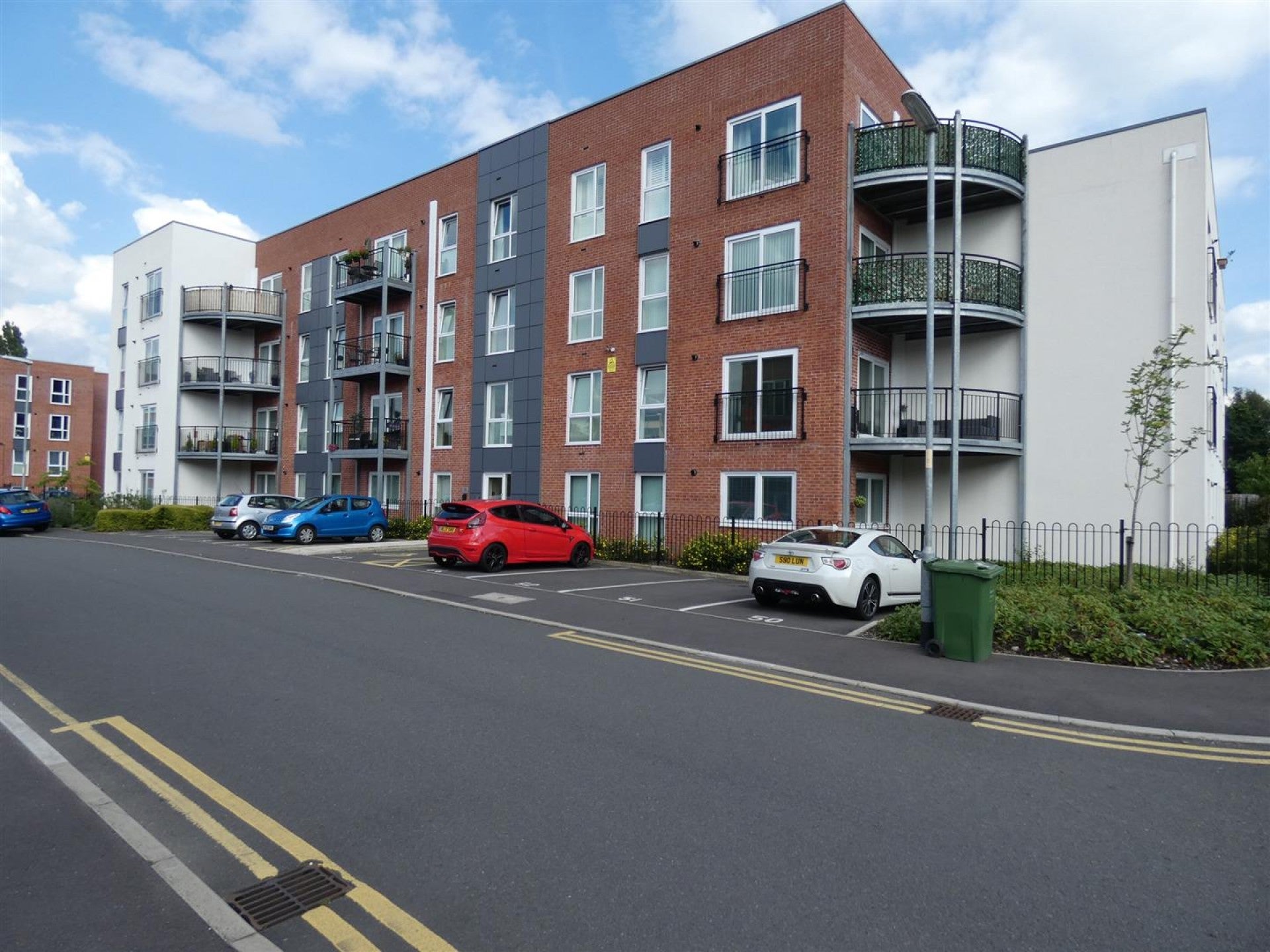 Flat Sheen Gardens in Manchester
