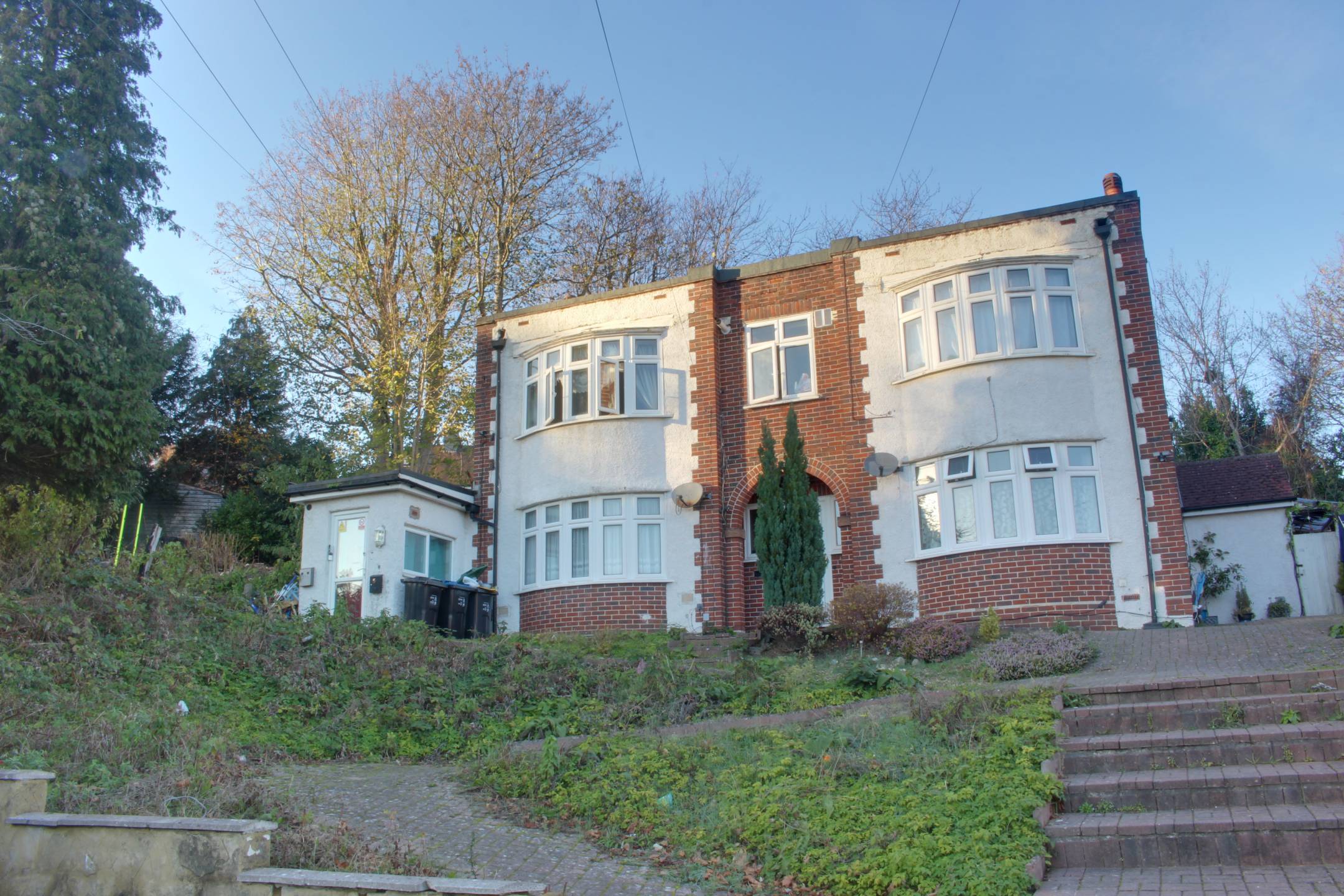 Flat Kingsdown Avenue in Greater London
