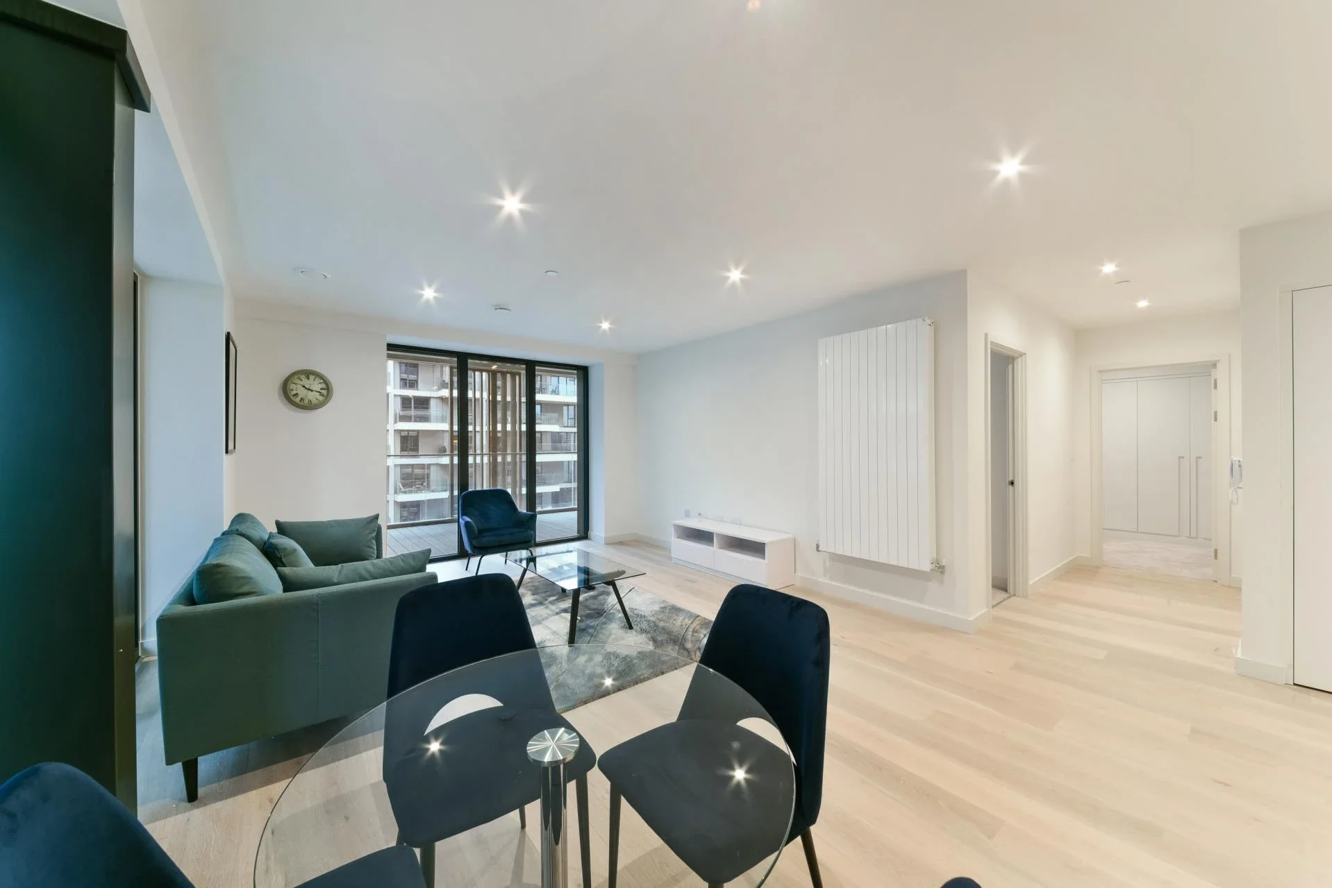 Flat Riverside Walk in Greater London