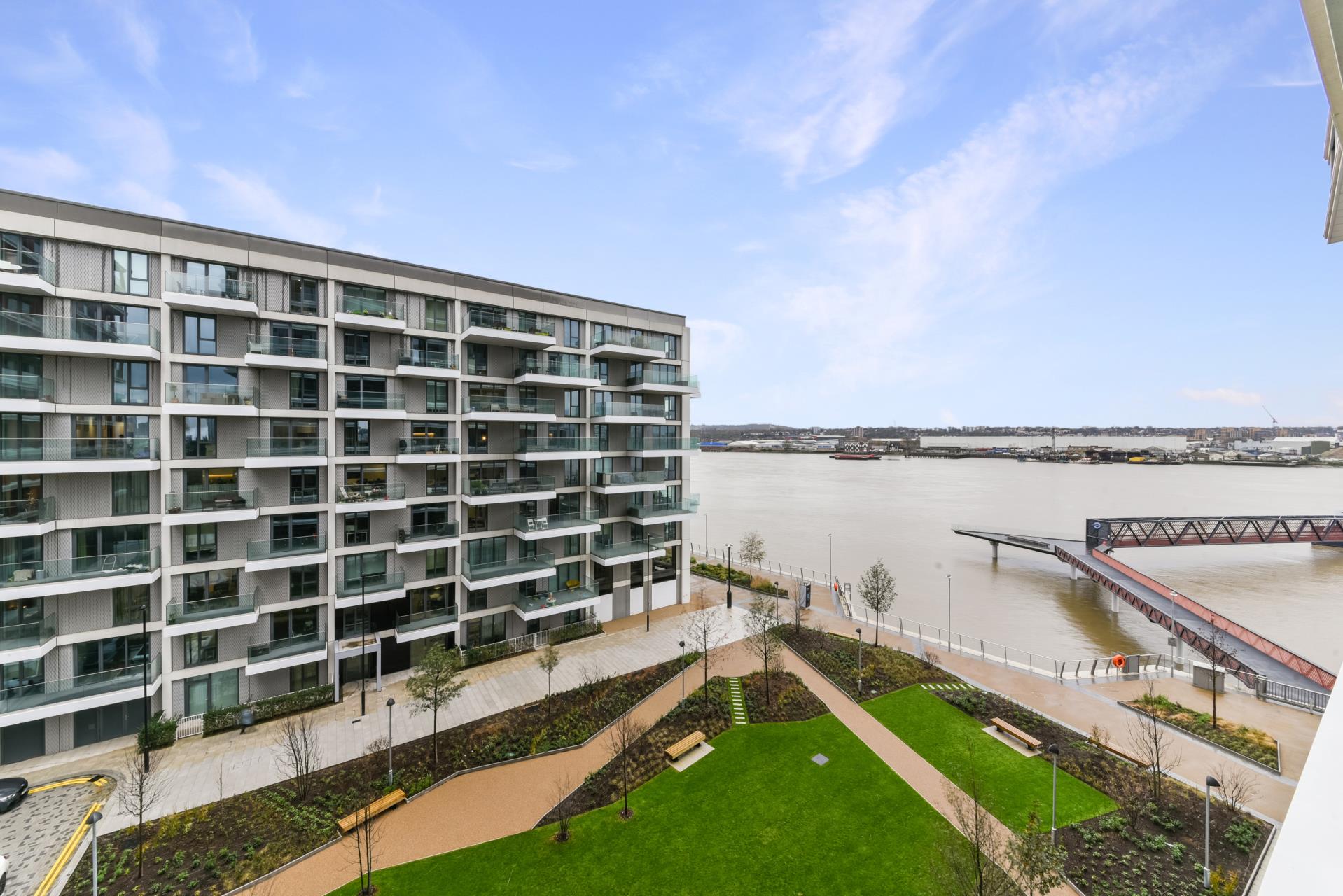 Flat Riverside Walk in Greater London