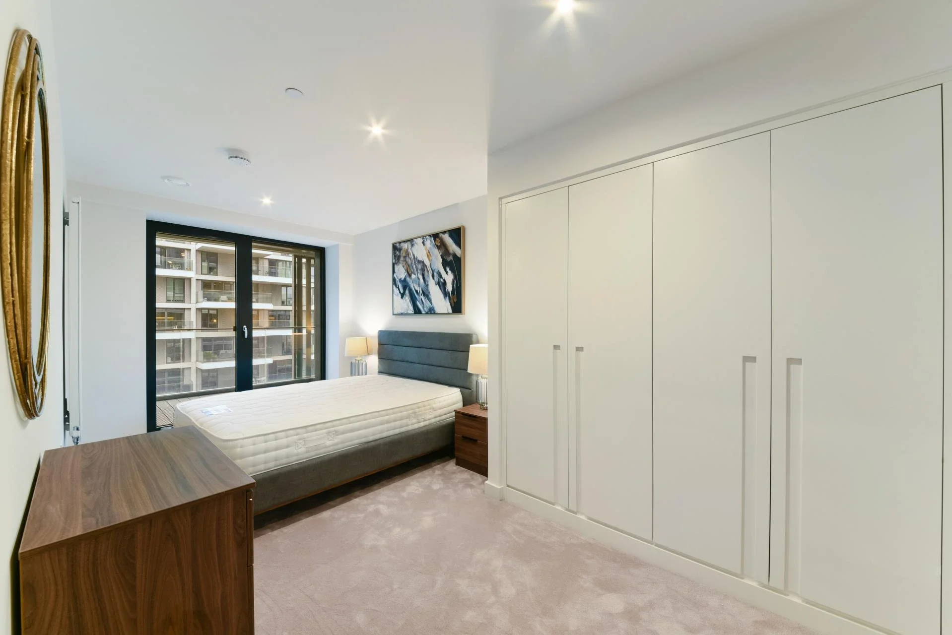 Flat Riverside Walk in Greater London