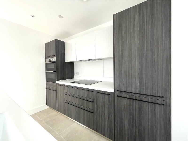 Flat Bythesea Road in Trowbridge