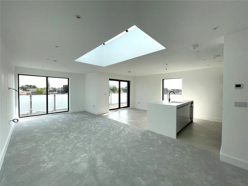 Flat Bythesea Road in Trowbridge
