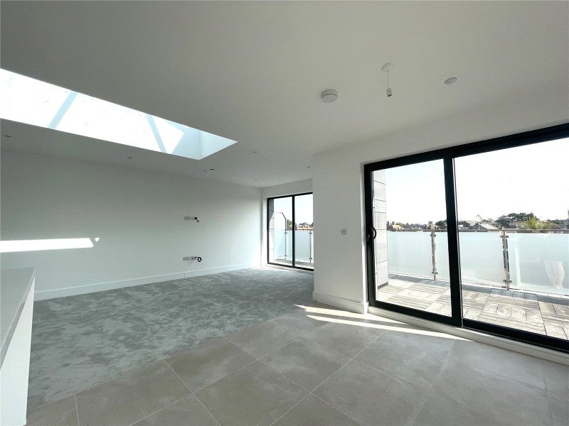 Flat Bythesea Road in Trowbridge