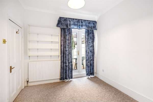 Flat St Andrew's Road in Greater London
