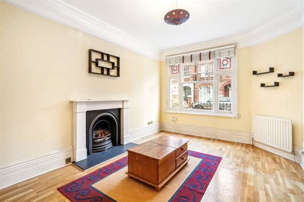 Flat St Andrew's Road in Greater London